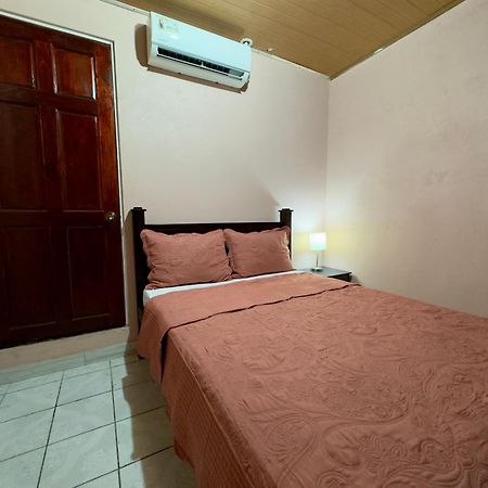 Casa Quepos Hotel Eksteriør billede